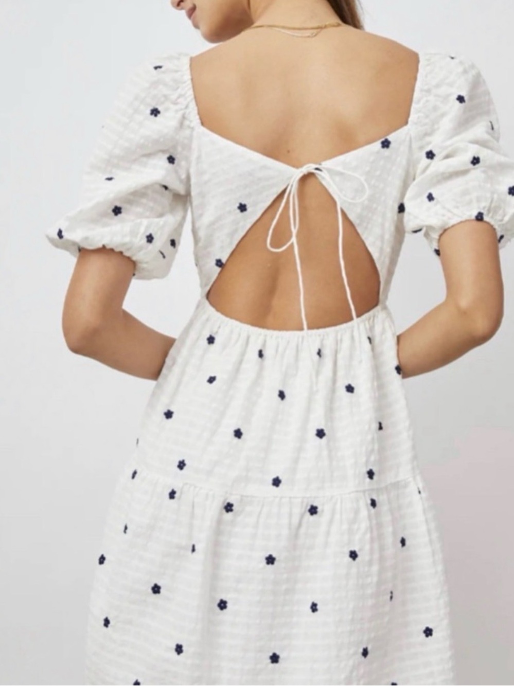 RAILS White Cotton Dress with Blue Embroidered Flowers! Tie back. Lined. EUC. Md